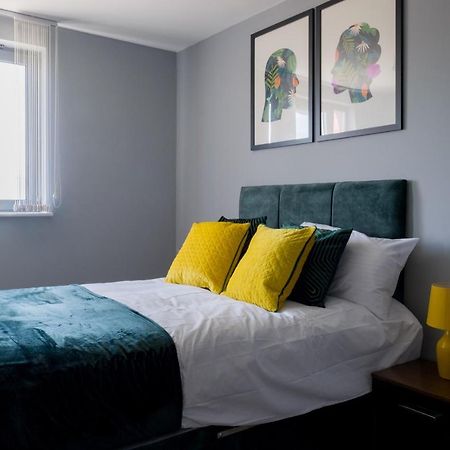 Pahuna Ghar Birmigham City 2 Bedroom Apartment- Short To Mid Term Let-Free Secure Parking Birmingham Kültér fotó