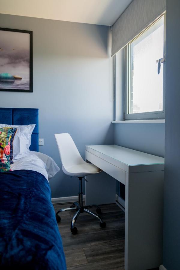 Pahuna Ghar Birmigham City 2 Bedroom Apartment- Short To Mid Term Let-Free Secure Parking Birmingham Kültér fotó
