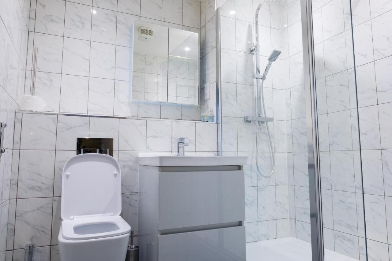 Pahuna Ghar Birmigham City 2 Bedroom Apartment- Short To Mid Term Let-Free Secure Parking Birmingham Kültér fotó